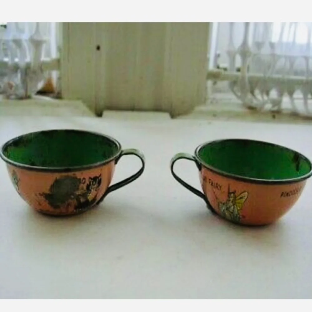 1939 Ohio Art Disney Pinocchio Child’s Tin Tea Set - Picture 6 of 9